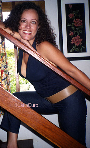 Date this attractive Brazil girl Andrea from PORTO B9226