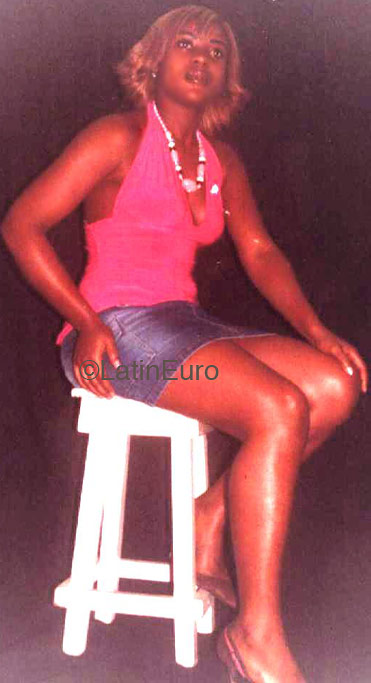 Date this good-looking Ivory Coast girl Prisca from Abidjan A9683