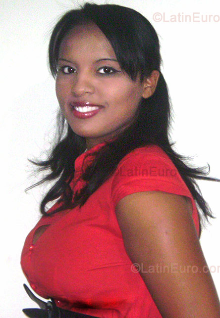 Date this athletic Brazil girl Leticia from Santos B-137