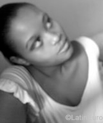 Date this athletic Brazil girl Andreza from Rio de Janeiro B-225