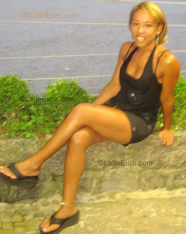 Date this hard body Brazil girl Euza from Guaruja B-231