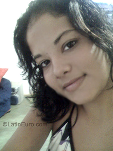 Date this gorgeous Brazil girl Carolina from Barretos B-235