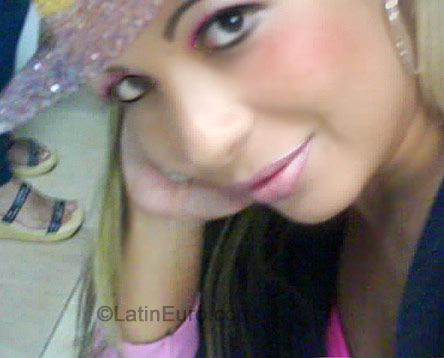 Date this good-looking Brazil girl Daniele from  B-259