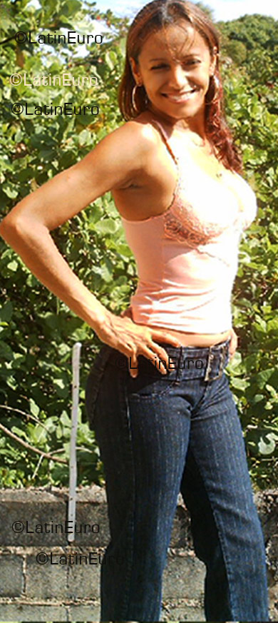 Date this hard body Brazil girl Maria from Maceio B1290