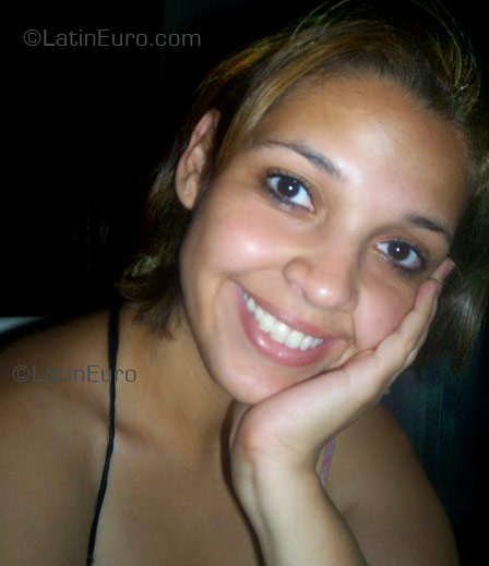 Date this nice looking Brazil girl Janaina from Rio Verde B1310
