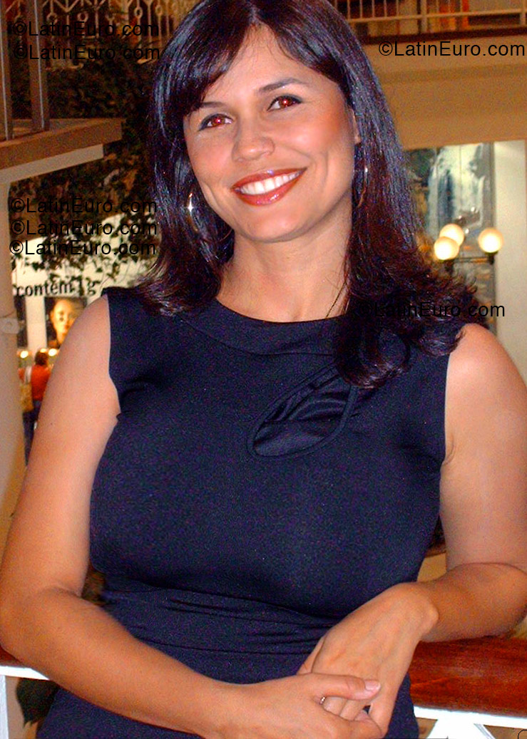 Date this georgeous Brazil girl Elizabeth from Belo Horizonte B1339