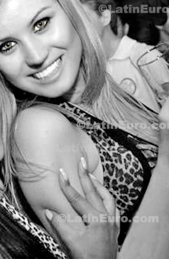 Date this funny Brazil girl Evelin from Curitiba B151