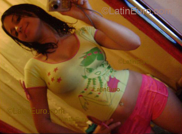 Date this sensual Brazil girl Liege from Andira B1561