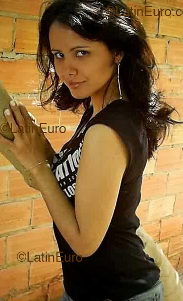 Date this tall Brazil girl Kelly from Foz do Iguacu B1599