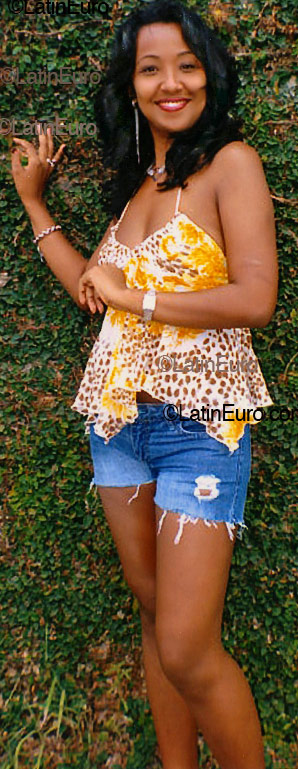 Date this beautiful Brazil girl Claudiney from Manaus B1628