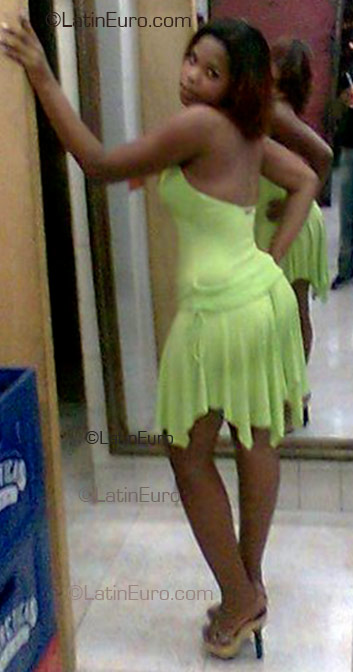 Date this attractive Brazil girl Amanda from Duque de Caxias B1750