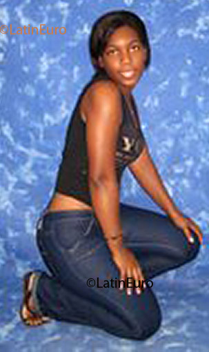 Date this voluptuous Brazil girl Lilia from  B1794