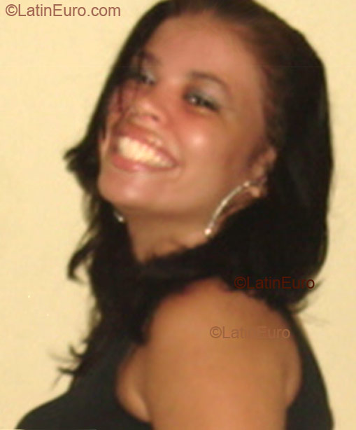 Date this attractive Brazil girl Ariadne from Vitoria B1845