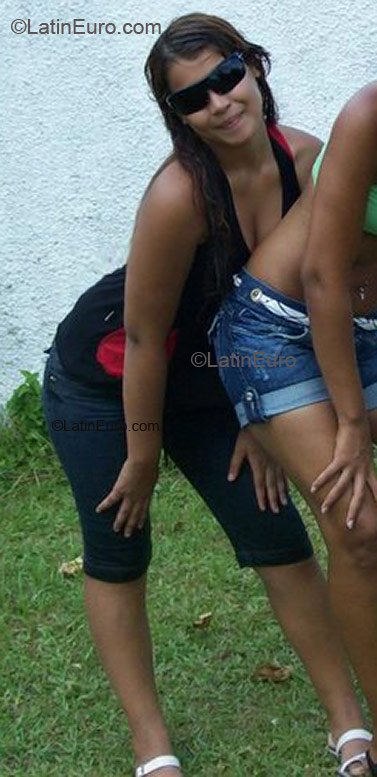 Date this passionate Brazil girl Sheyline from Rio de Janeiro B1923