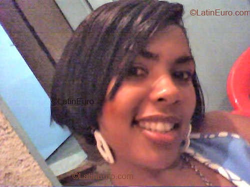 Date this attractive Brazil girl Cassia from Quatis B2015