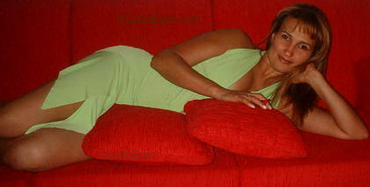 Date this beautiful Brazil girl Mirian Cristina from Curitiba B2087