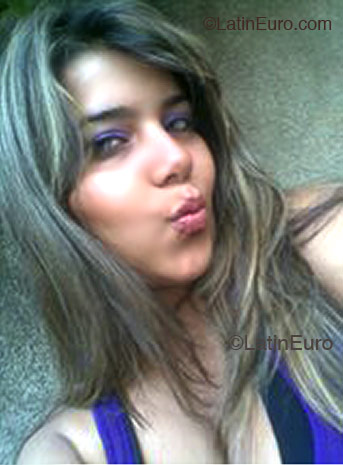 Date this happy Brazil girl Anny from Teresina B2130