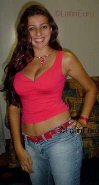 Date this beautiful Brazil girl Alyne from Sao Jose dos Campos B2142