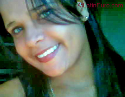 Date this gorgeous Brazil girl Cristal from Salvador B2187
