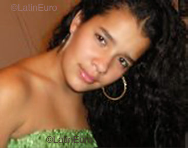 Date this sensual Brazil girl Raiane from  B2210