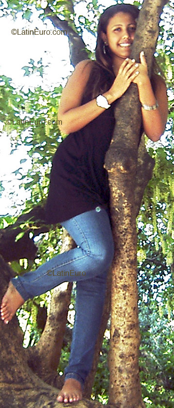 Date this voluptuous Brazil girl Helena from CAMPO GRANDE B2281