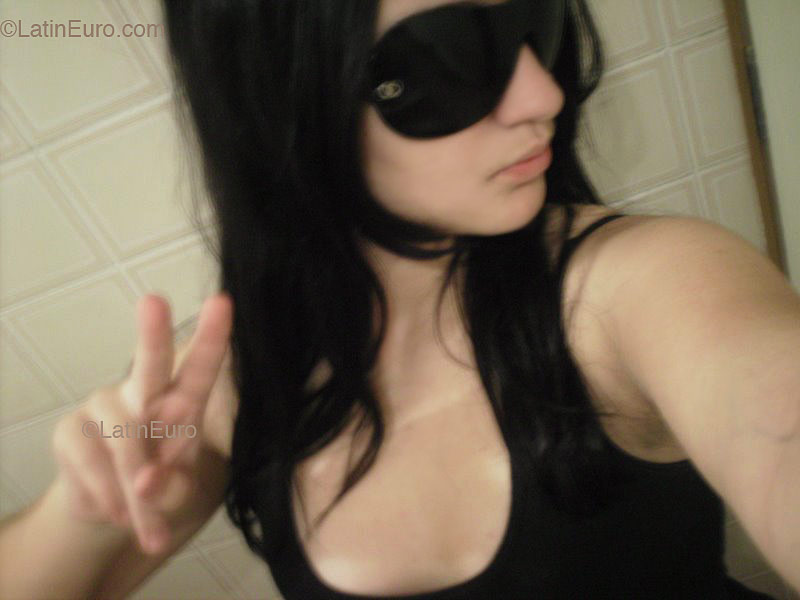 Date this happy Brazil girl Flavia from SAO PAULO B2287