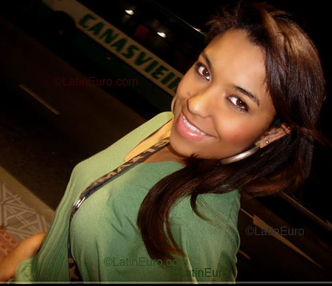 Date this nice looking Brazil girl Ana from Florianopolis B2299