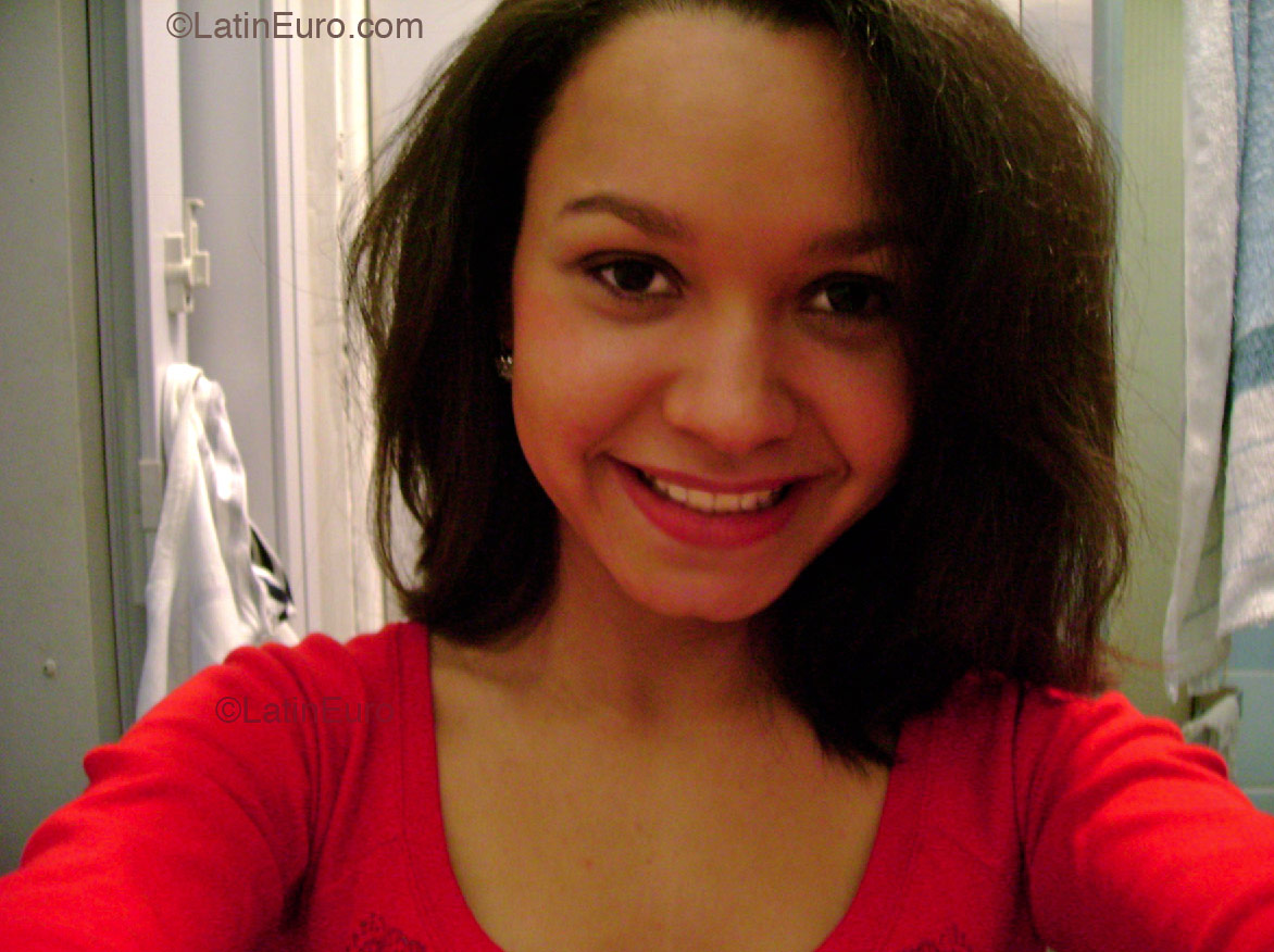 Date this hot Brazil girl Monique from Fortaleza B2334