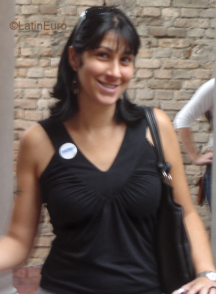 Date this happy Brazil girl Ariane from SAO PAULO B2455