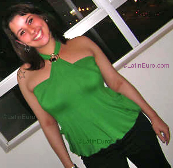 Date this gorgeous Brazil girl Thais from Curitiba  B2513
