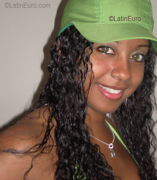 Date this sensual Brazil girl Veronica from SALVADOR B2718