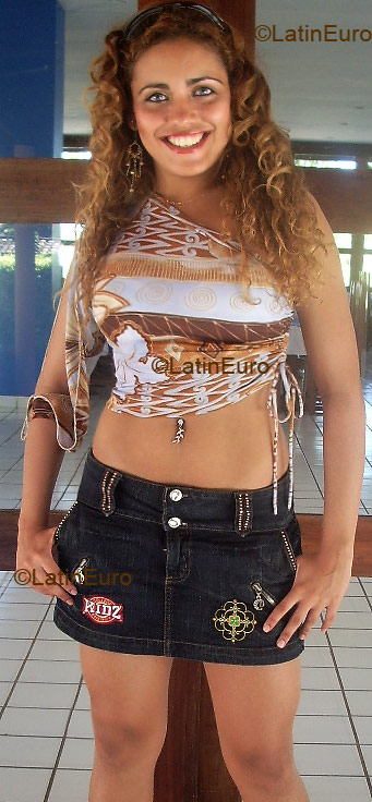 Date this good-looking Brazil girl Danielle from CASTANHAL B2937