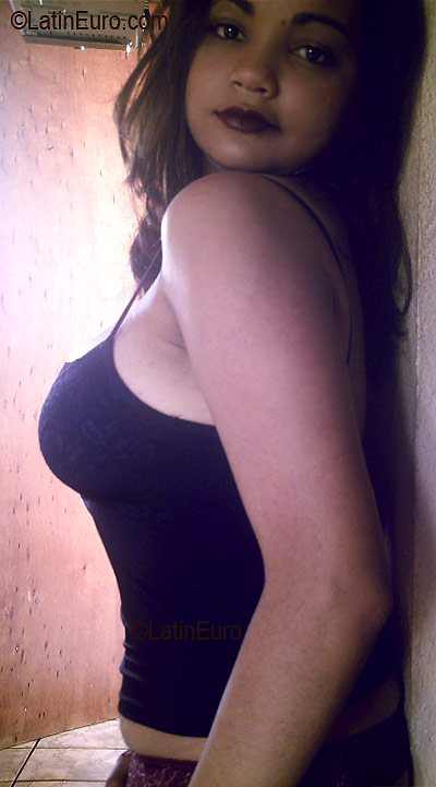 Date this sultry Brazil girl Fernanda from GRAVATA B2985