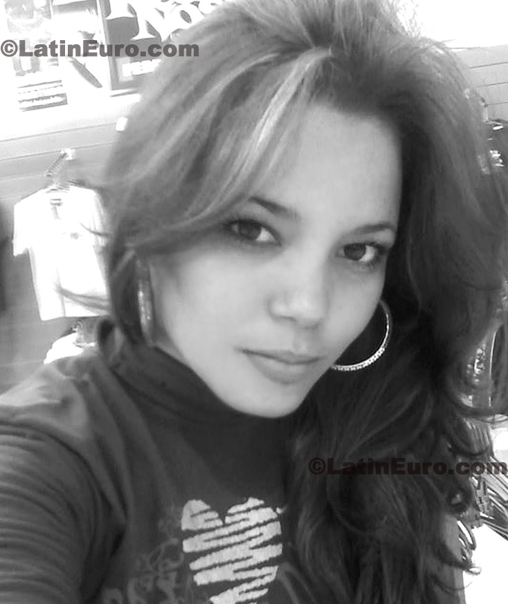 Date this delightful Brazil girl Dieine from Itu B317