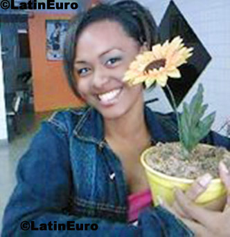 Date this happy Brazil girl Shirley from Guarulhos B320
