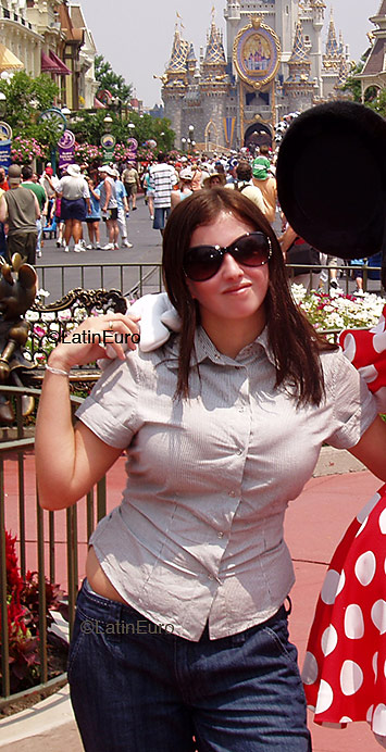 Date this attractive Brazil girl Tiane from SAO PAULO B3227