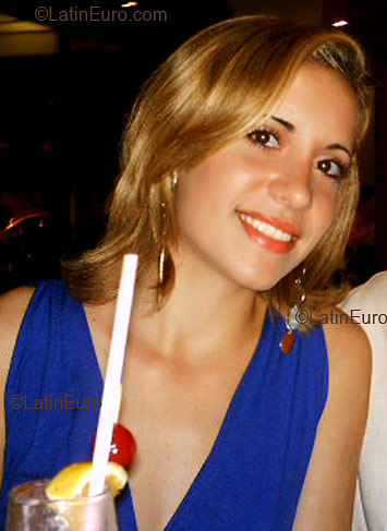 Date this voluptuous Brazil girl Giovanna from CARIACICA B3321