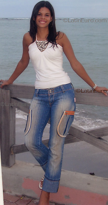 Date this nice looking Brazil girl Flavia from MACEIO B3465