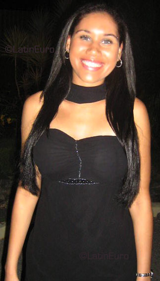 Date this good-looking Brazil girl Rafaela from SAIRE B3531
