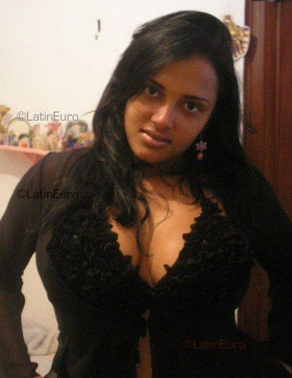 Date this sensual Brazil girl Cristina from  B3562