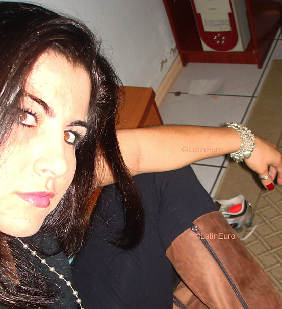 Date this nice looking Brazil girl Michela from CRICIUMA B3587