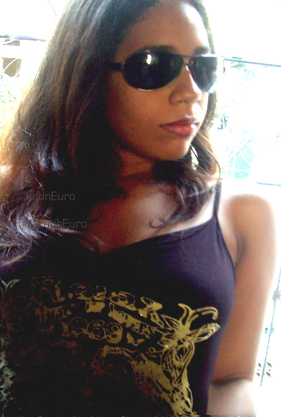 Date this hot Brazil girl Fernanda- from SALVADOR B3591