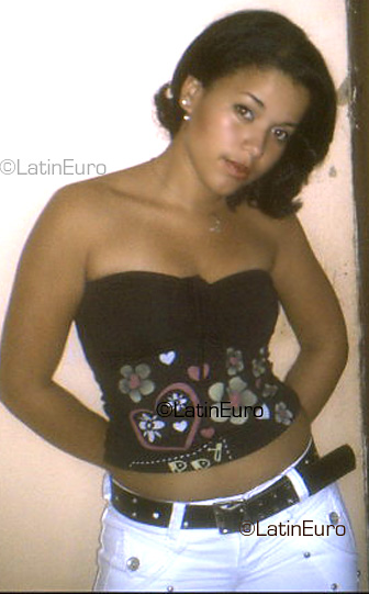 Date this beautiful Brazil girl Rayne from SANTO ANTONIO DO DESCOBERTO B3649