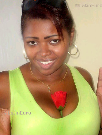 Date this beautiful Brazil girl Carly from ESPIRITO SANTO B3821