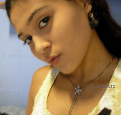 Date this delightful Brazil girl Maria from MANAUS B3892
