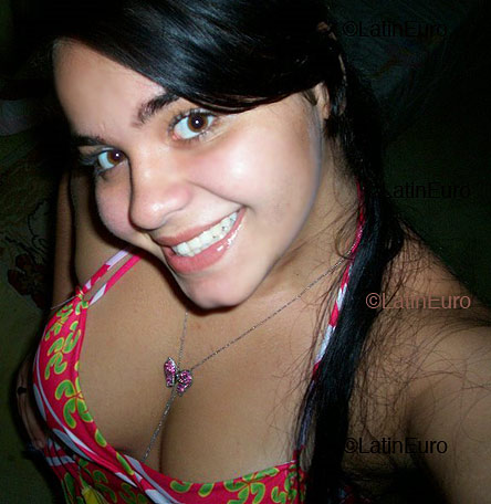 Date this attractive Brazil girl Maiza from VALADARES B4030