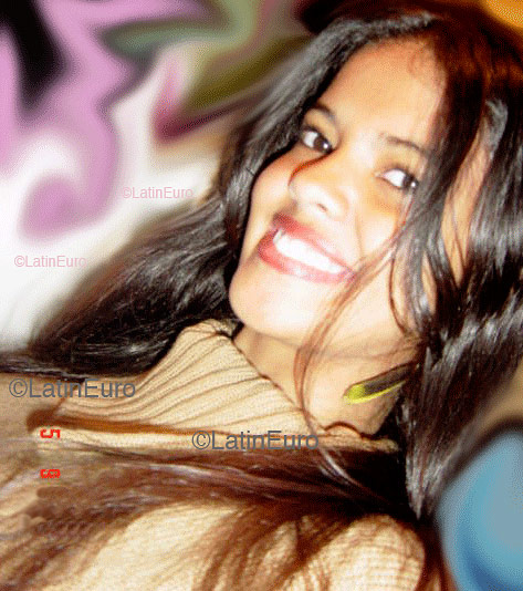Date this nice looking Brazil girl Lorena from RIO DE JANEIRO B4165