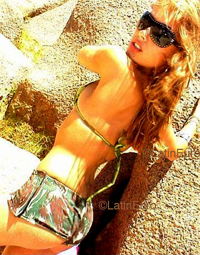 Date this sultry Brazil girl Sabrina from SANTA MARIA DE JETIBA B4196