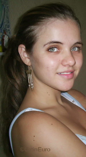 Date this attractive Brazil girl Barbara from RIO DE JANEIRO B4393