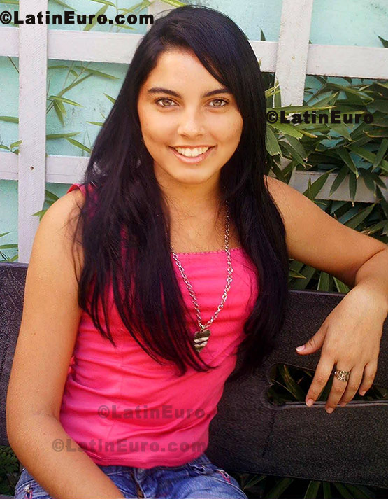 Date this sultry Brazil girl Ariane from Natal B439